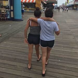 Meet your Posher, Harris